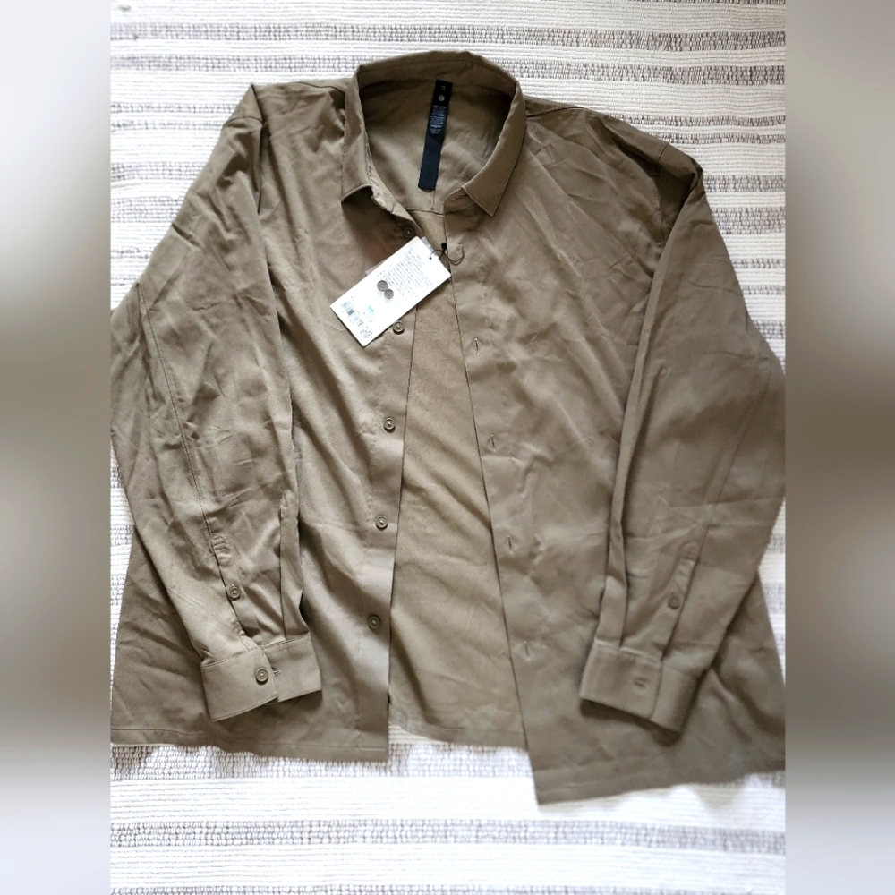 Lululemon mens relaxed fit button up shirt